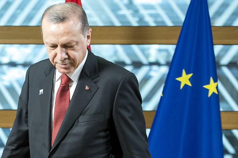 ЕС пригрозил оставить Турцию без денег из-за операции в Сирии