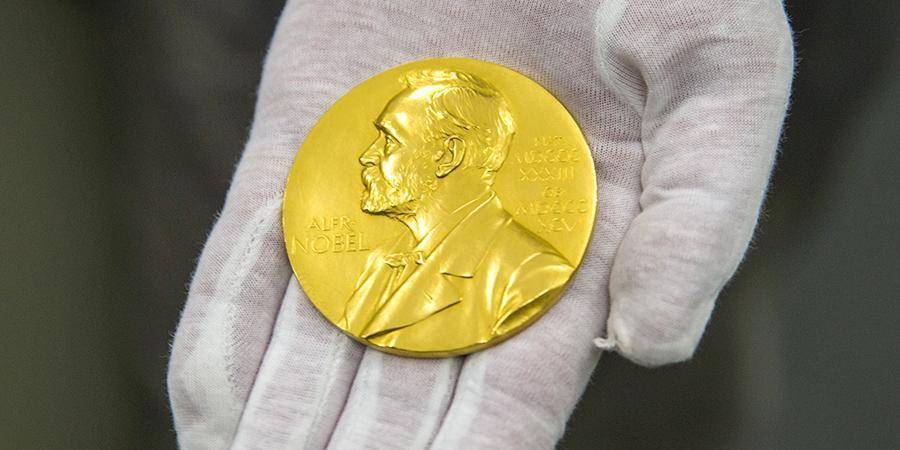 Нобелевский комитет вручил премию по литературе за 2018 и 2019 годы