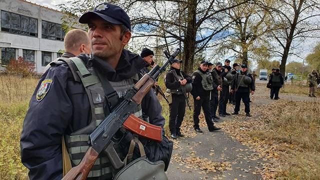 Полицейский пострадал в стычке с националистами в Донбассе