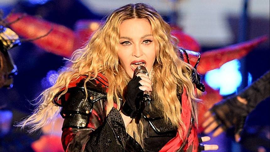 61-летняя певица Мадонна отменила концерт в Нью-Йорке из-за травмы колена