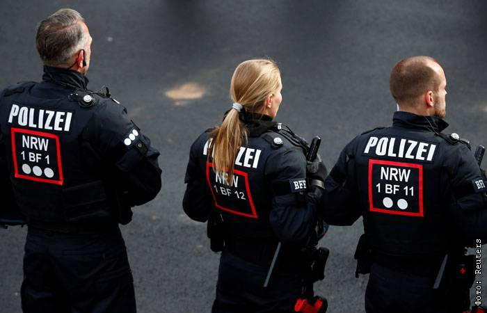 Неизвестный застрелил двух человек у синагоги в немецком городе Галле