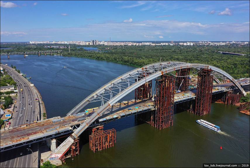 На Подольско-Воскресенском мосту начался монтаж тротуарных консолей (Фото)