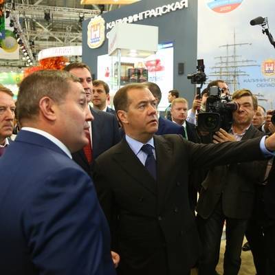 Медведев пообещал жизнь в селах «как в городе»