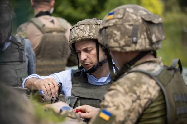 Зеленский заявил о планах вернуть жителей Донбасса «вместе с территориями»