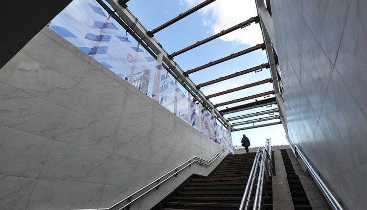 На семи станциях метро Москвы установили около 30 навесов