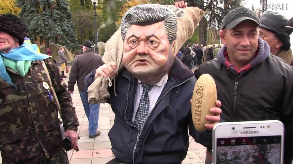 Порошенко снова метит в лидеры Майдана и «косплеит Саакашвили»