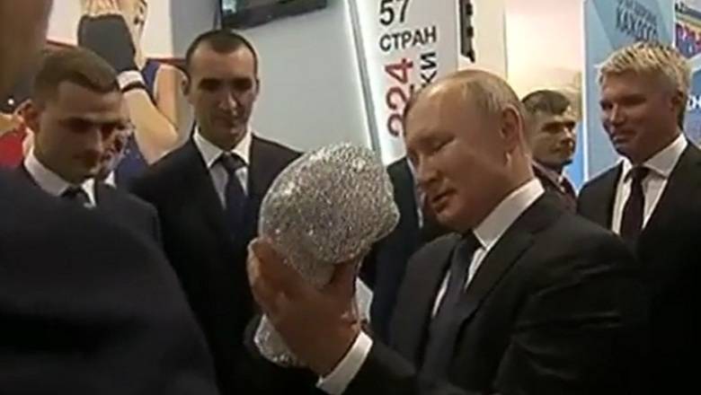 "Мне сломали нос": Путин рассказал, почему не стал боксером
