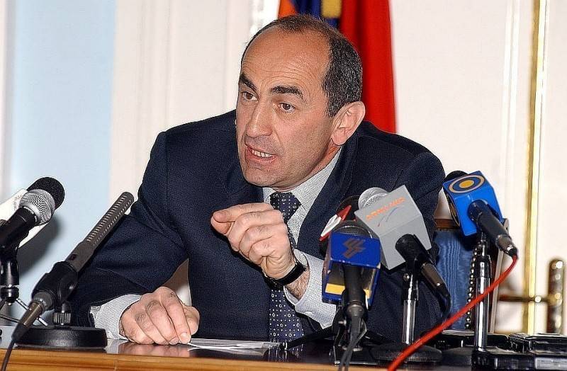 Общественность Армении выступила в поддержку Роберта Кочаряна