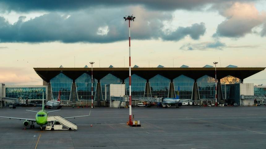 Более суток в аэропорту «Пулково» ждут вылета пассажиры авиакомпании Nord Star