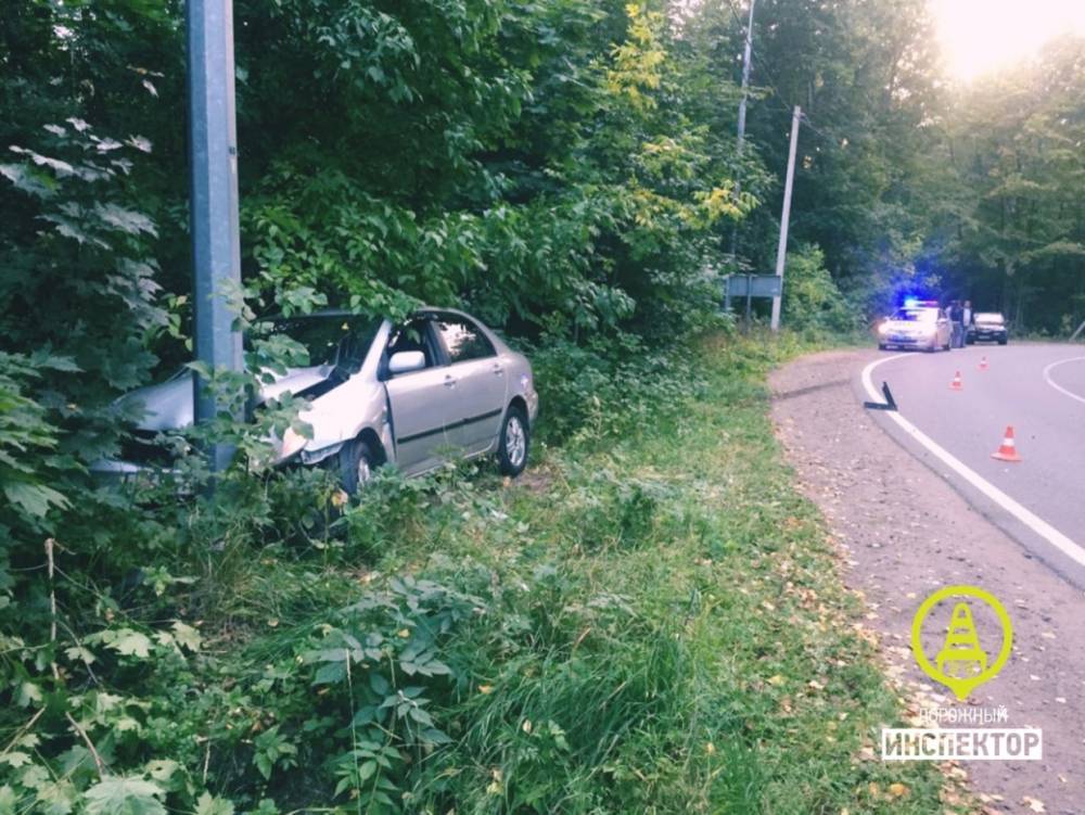 Влетевший в столб на Кронштадтском шоссе водитель Toyota Corolla был «под веществами»