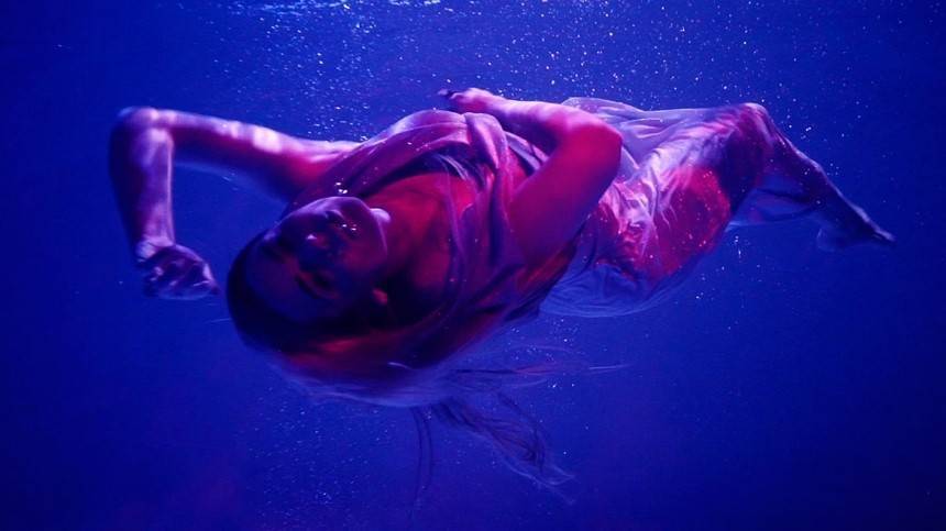 Певица GROSU чуть не утонула во время съемок нового клипа — видео