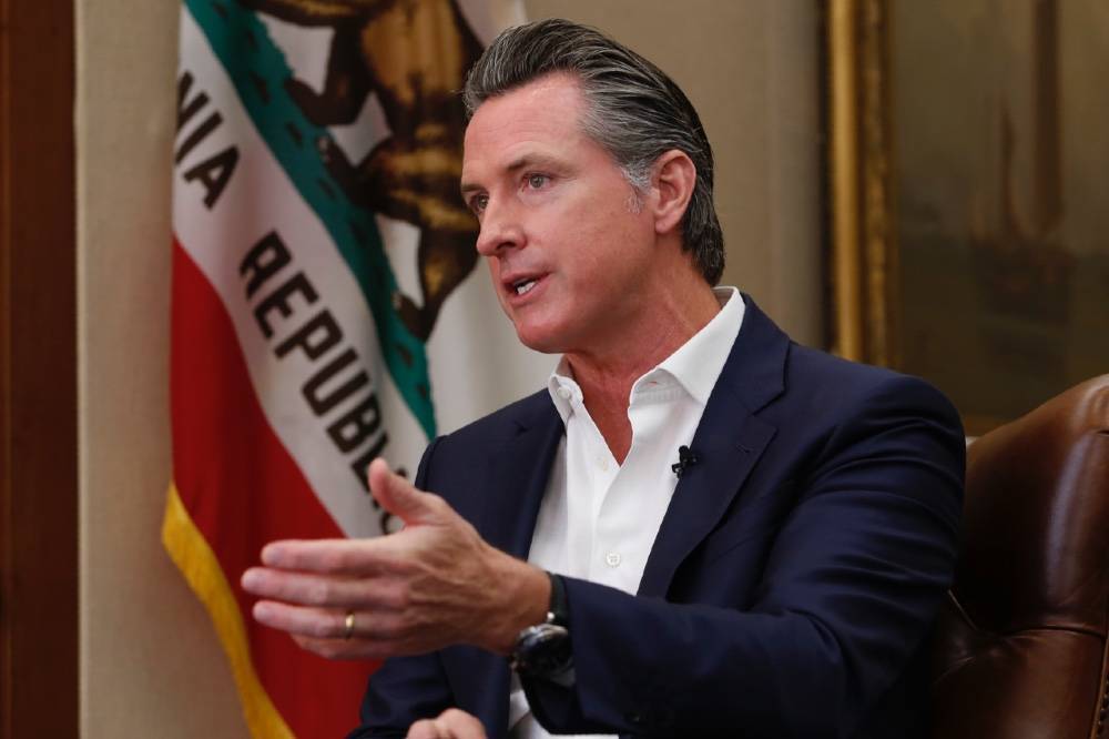 Губернатор Калифорнии подписал законопроект, который запрещает отелям использовать миниупаковки шампуня