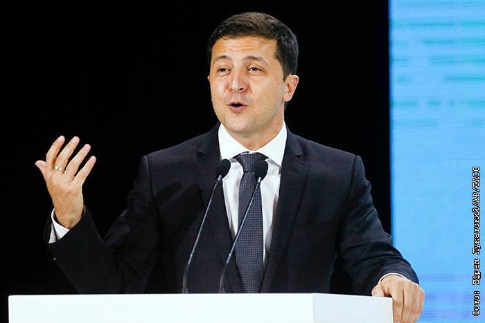 Зеленский заявил, что Порошенко подталкивает Украину к новому "Майдану"