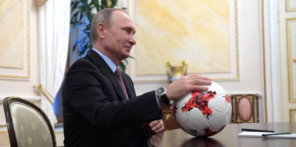 Путин предложил корпорациям "колхозную" систему финансирования российских футбольных клубов