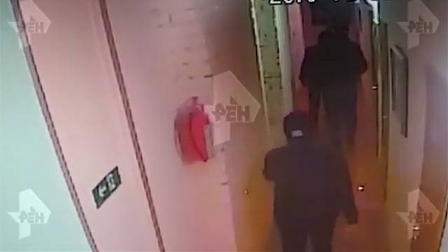 Злоумышленник ударил мужчину заточкой в гостинице в Петербурге