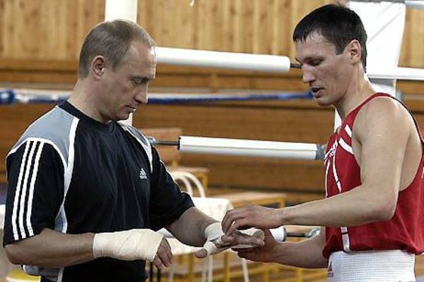 Путин рассказал боксерам, как ему на тренировке сломали нос