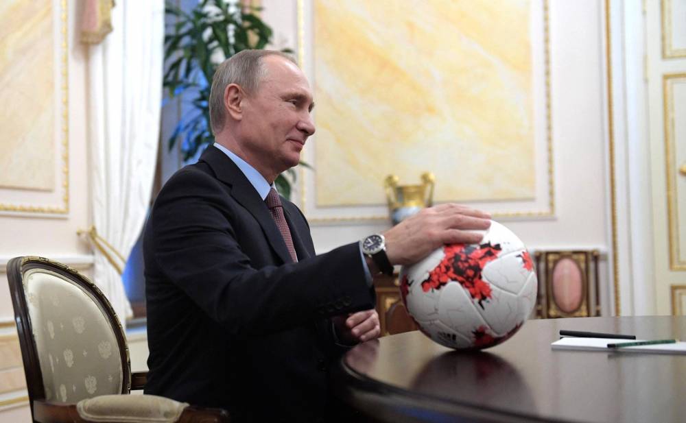 Путин поддержал идею равного распределения спонсорских денег в футболе: «Такой колхоз был бы справедливым»