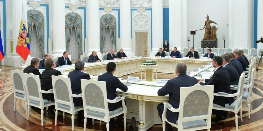 "Без чуткости к людям успеха не добиться": Путин провел встречу с избранными губернаторами
