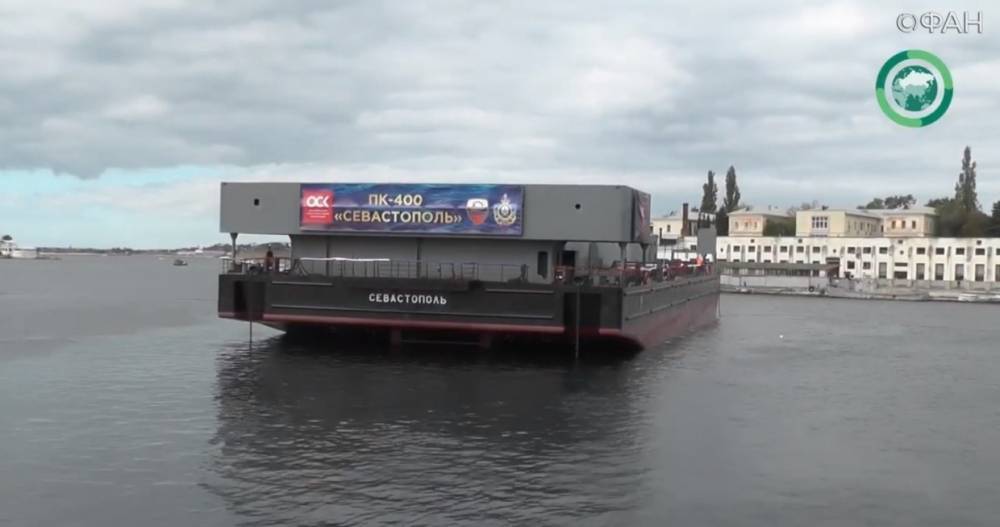 В Крыму спустили на воду плавкран «Севастополь» грузоподъемностью 400 тонн