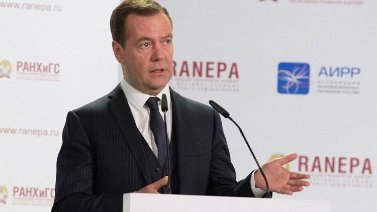 Медведев пообещал оказывать поддержку агропромышленному комплексу