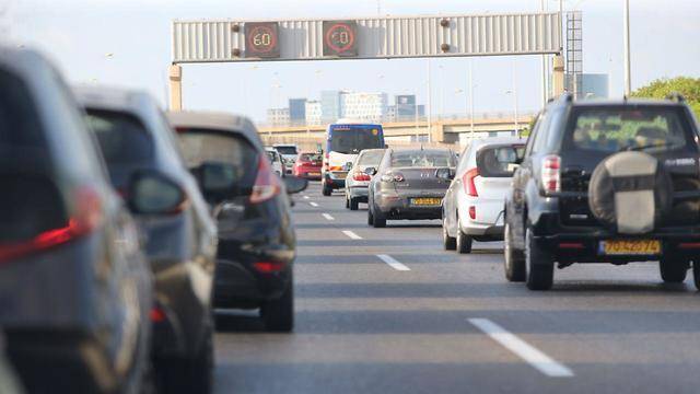 Десятки арабских водителей блокируют шоссе номер 1 и 6