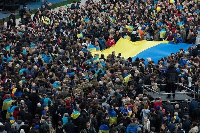 Мнение: на&nbsp;Украине один скандал заглушают другим