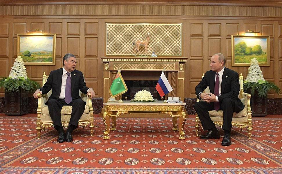 Путин обсудил с главой Туркмении поставки Aurus