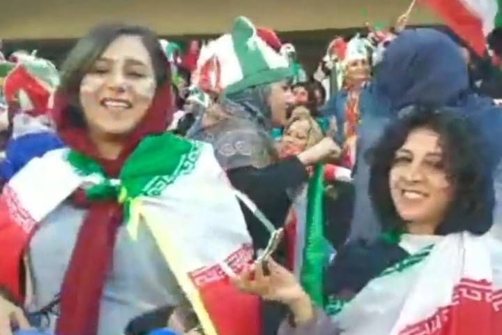 Женщин в Иране впервые с 1981 года допустили на футбольный матч