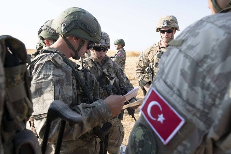 Турция заявила о гибели первого военного при операции в Сирии