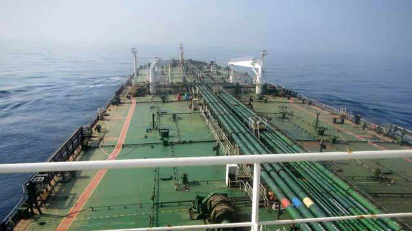 «Атакован дважды с разницей в 30 минут»: Иран назвал взрывы на танкере в Красном море нападением