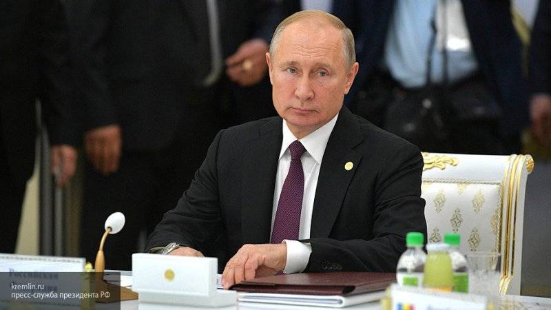 Песков заявил, что Путин глубоко соболезнует в связи с кончиной Алексея Леонова