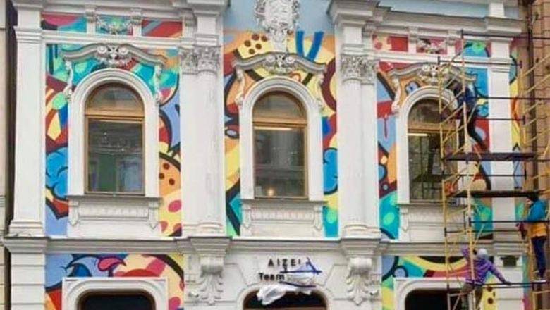 Фасад старинного особняка в центре Москвы разрисовали без согласования с властями