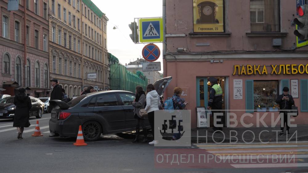 Очевидцы рассказали подробности наезда на пешеходов у кафе на Гороховой