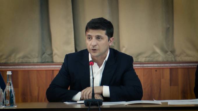 Зеленский призвал украинцев отказаться от поездок на работу в Россию