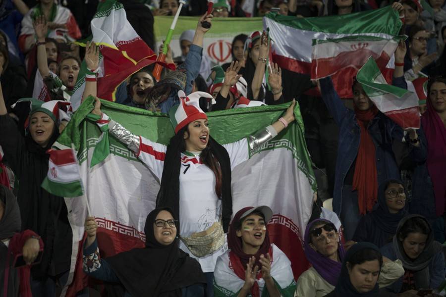 Женщин пустили на футбол в Иране впервые за 40 лет