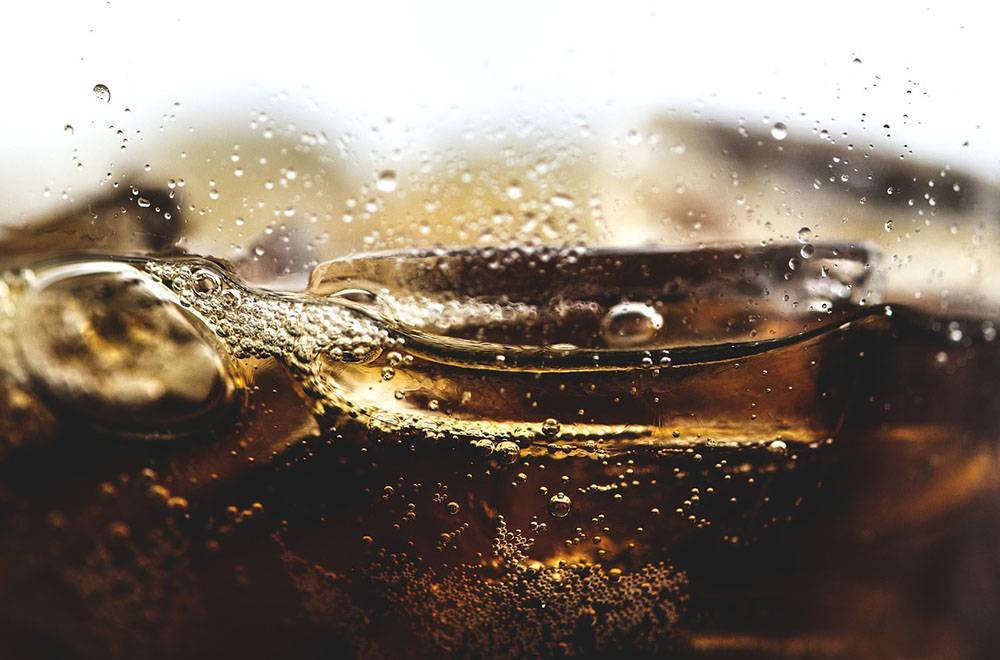 Сингапур первым в мире запретит рекламу напитков с высоким содержанием сахара
