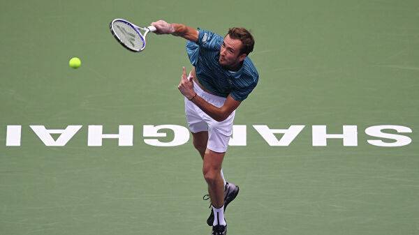 Медведев вышел в полуфинал «Мастерса» в Шанхае