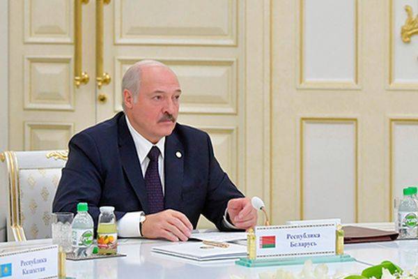 Лукашенко предложил устроить встречу Путина и Зеленского