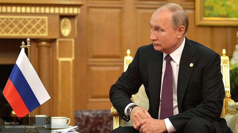 Путин заявил, что Россия будет спокойно реагировать на учения НАТО