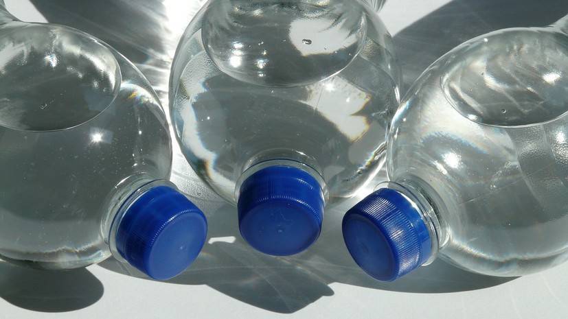 В Совфеде прокомментировали ситуацию с качеством питьевой воды в магазинах