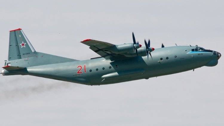 Военный самолет Ан-12 совершил аварийную посадку в Екатеринбурге