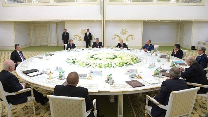 Путин заявил, что Москва поддерживает продление полномочий главы исполкома СНГ Лебедева