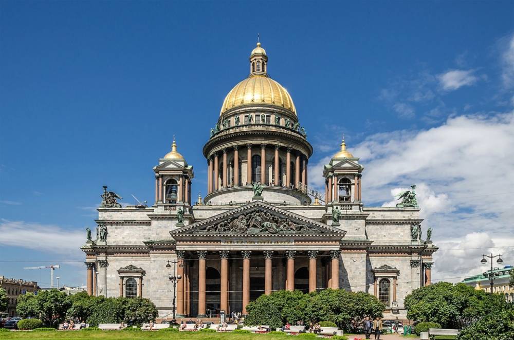 Первые туристы, прилетевшие в Петербург по электронной визе, получили карту гостя