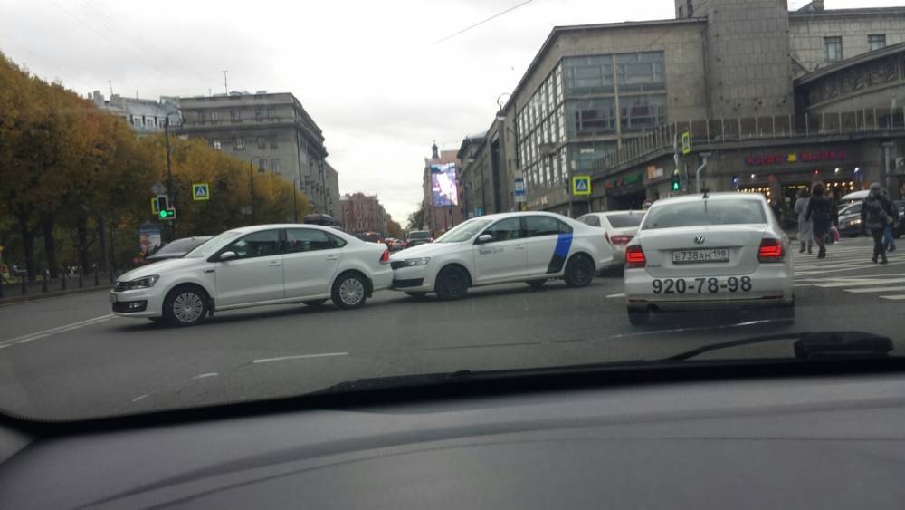 «Яндекс. Такси» влетело в Skoda на Каменноостровском проспекте