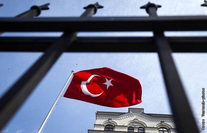 Драка произошла у посольства Турции в Киеве, где шла акция против операции Анкары в Сирии
