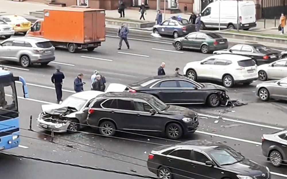 На Кутузовском проспекте столкнулись пять автомобилей