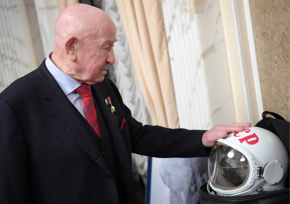 Мир скорбит по легендарному советскому космонавту Леонову