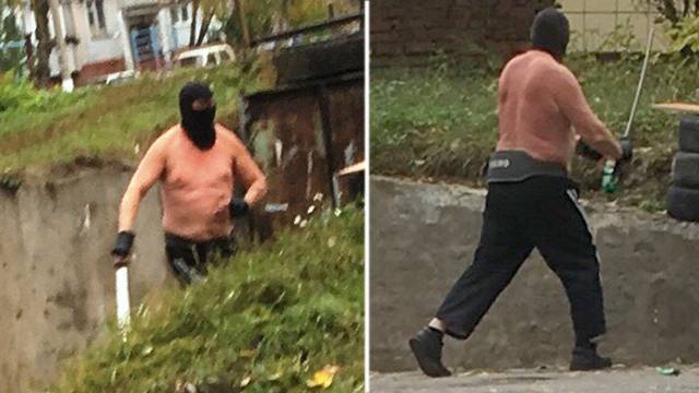 Фото: полуголого мужчину в маске и с мечом заметили на улицах Тулы