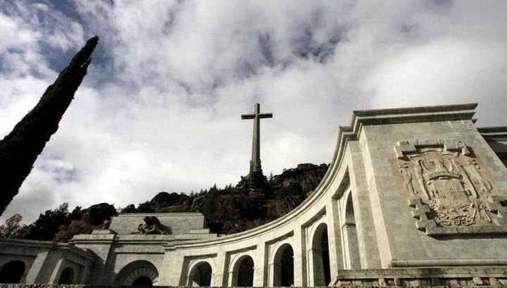 В Испании временно закроют мавзолей, где похоронен диктатор Франко