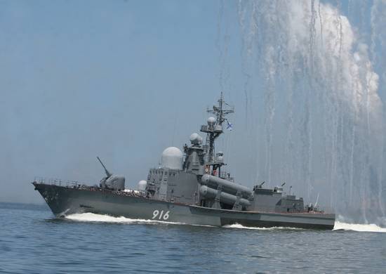 В Японском море тактическая группа кораблей ВМФ России провела учения ПВО